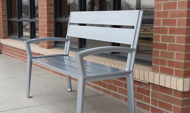 All aluminum Everett bench with back