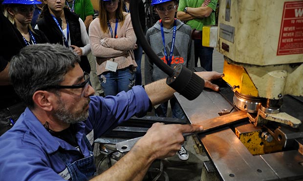 Demonstrating the press brake capabilities