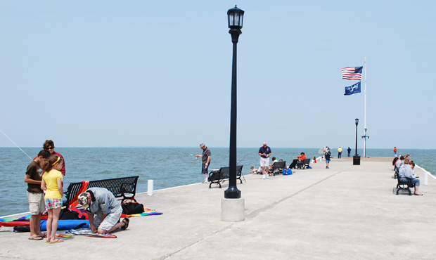 Picture of Keystone Ridge Designs Product on Site Lamplighter Benches at the Pier
