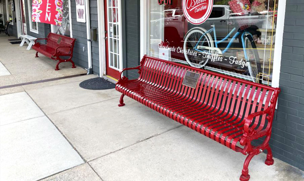 Picture of Keystone Ridge Designs Product on Site - Red Streetscape Bench